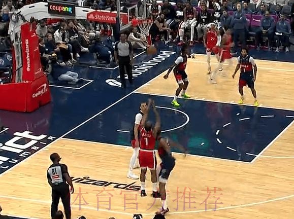 哈登横撤步三分被犯规,首节9罚9中得到11分5助攻 哈登横撤步三分被犯规,首节9罚9中得到11分5助攻