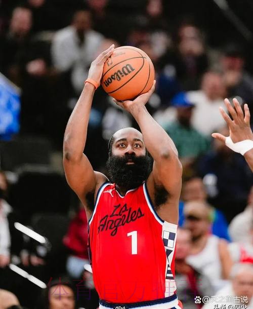 哈登横撤步三分被犯规,首节9罚9中得到11分5助攻 哈登横撤步三分被犯规,首节9罚9中得到11分5助攻